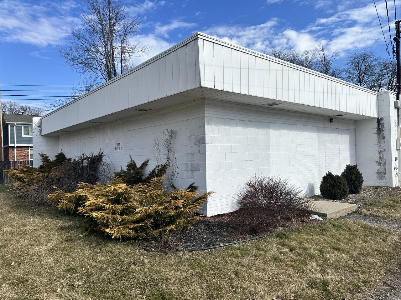 High Bay Warehouse with Overhead Door Access, 3110 Turner Road, Lansing, MI 48906