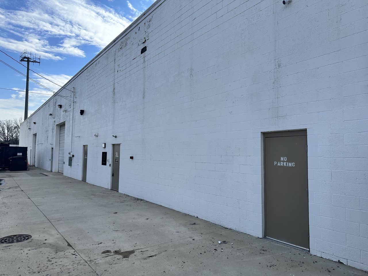 High Bay Warehouse with Overhead Door Access, 3110 Turner Road, Lansing, MI 48906