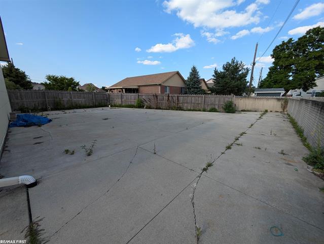 35850 Utica Rd, 35850 Utica Road, MI 48035