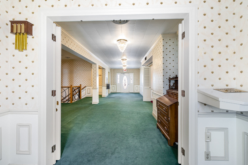 Potential for office, studio, recreation venue!, 10980 Reading Road, Sharonville, OH 45241