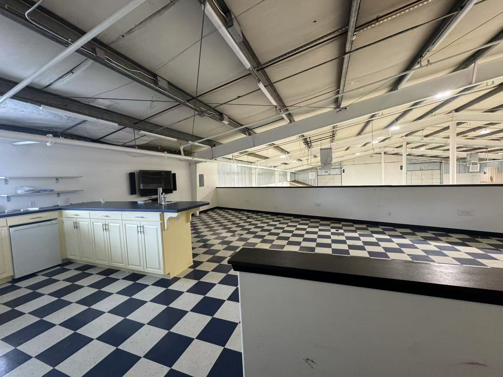 Puyallup Prime Location Warehouse For Lease, 10004 162nd Street Court East, Puyallup, WA 98375
