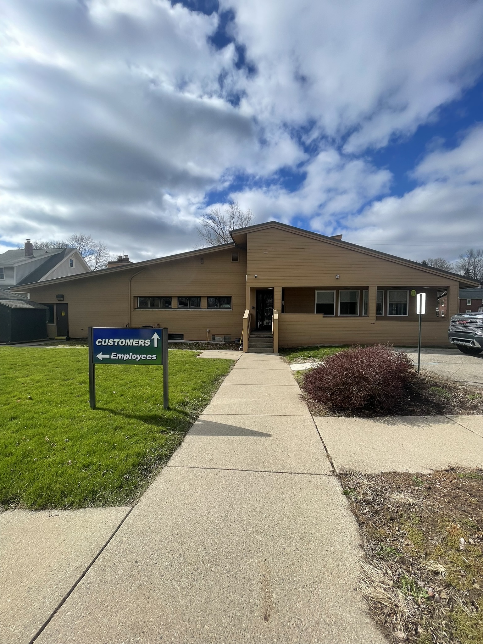 Commercial Office Building in Holt, MI, 4378 Holt Road, Holt, MI 48842