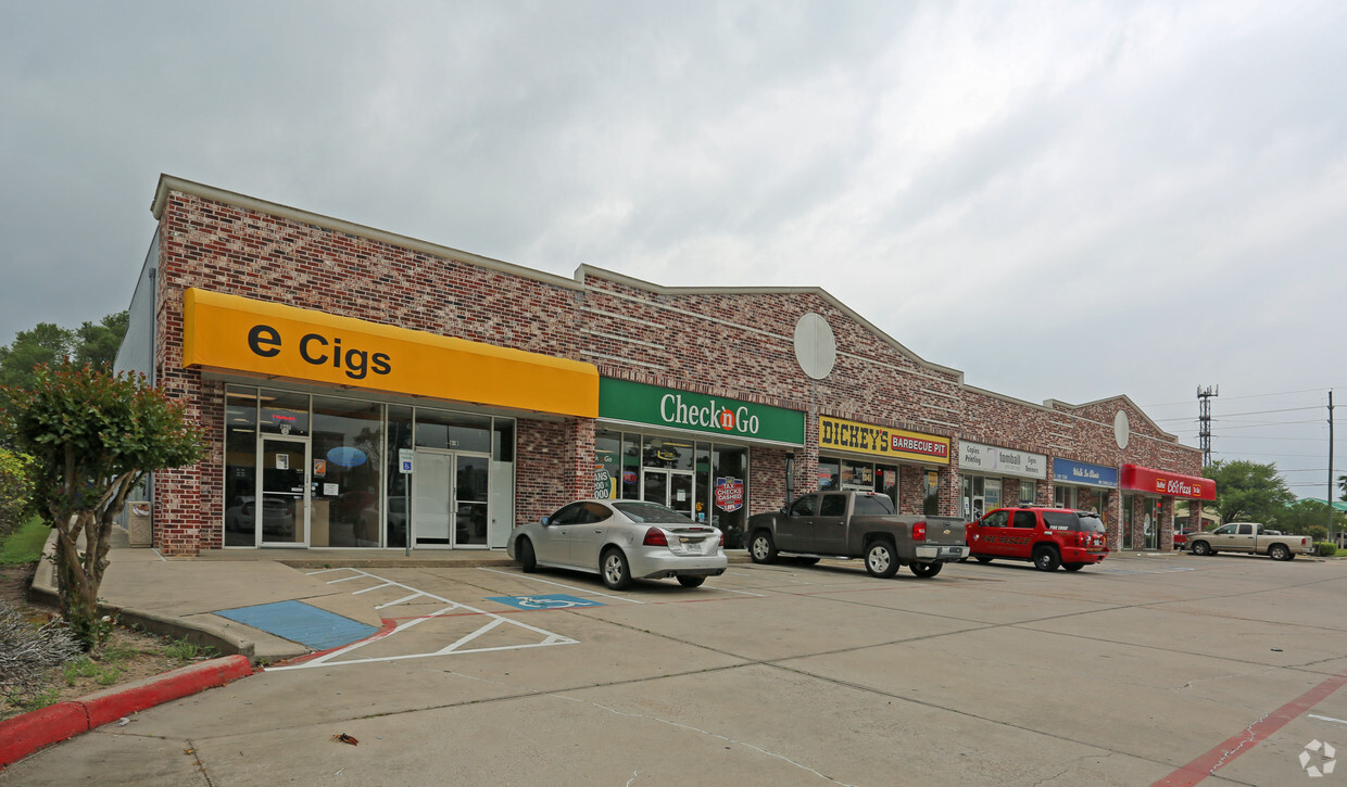 2nd GENERATION IN LINE SPACE AVAILABLE-SIGNALIZED HARD CORNER - MOVE IN READY, 28155 SH 249, Tomball , TX 77357
