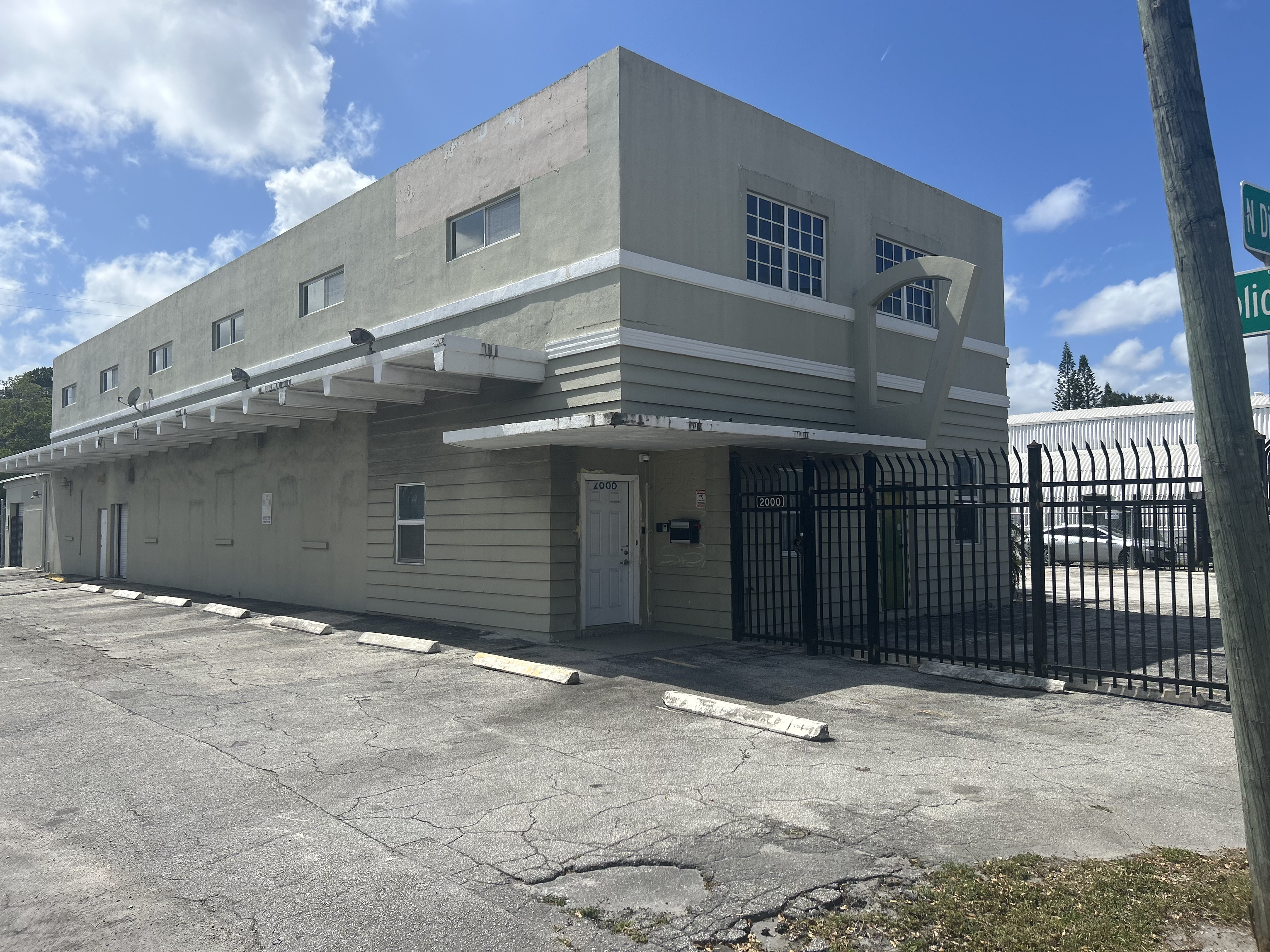 2000 North Dixie Highway, Hollywood, FL 33020
