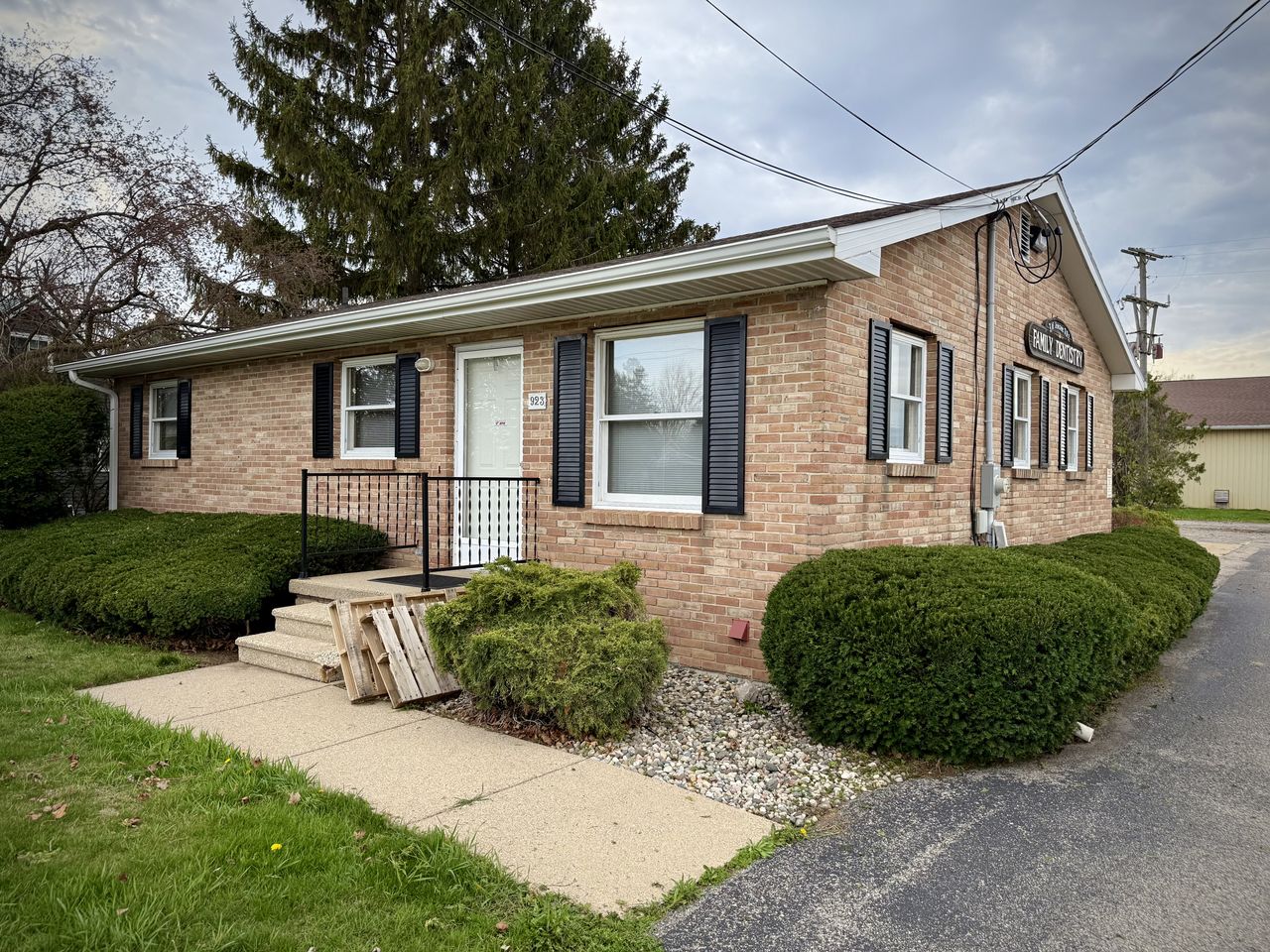 Dental Office in St Johns MI, 923 North Oakland Street, Saint Johns, MI 48879