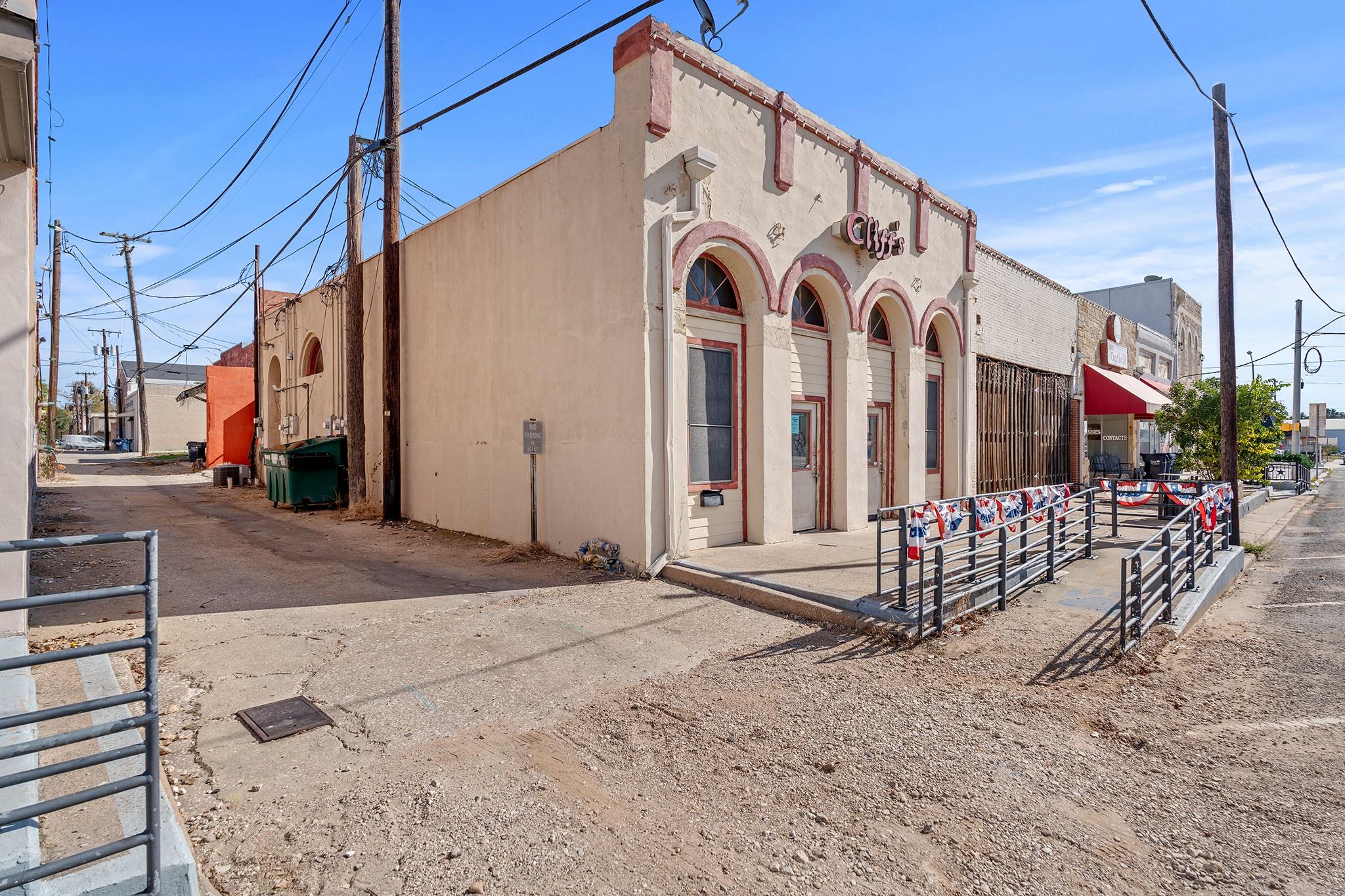 218 N Main St, Rockdale Texas 76567