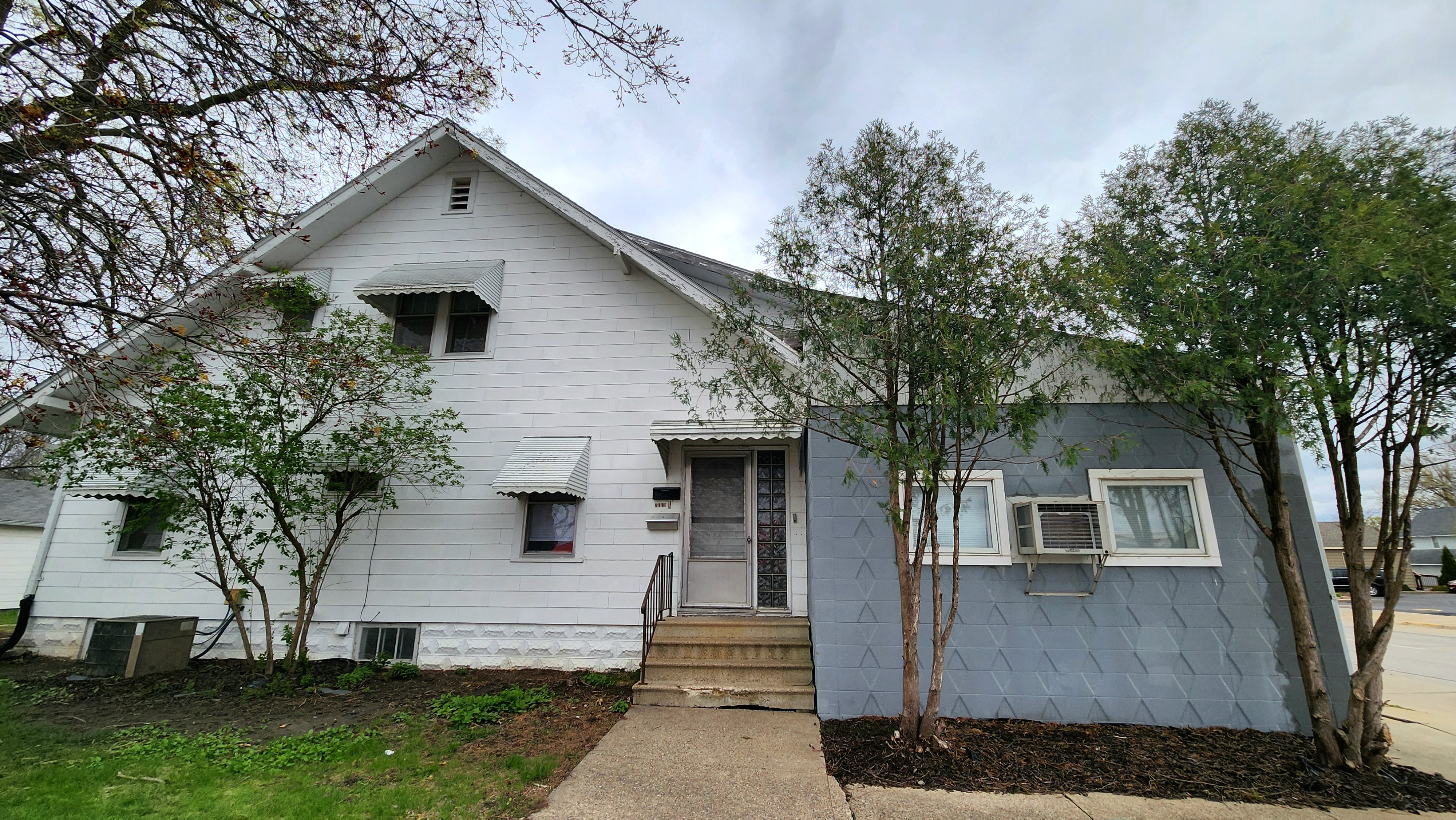 Triplex in Austin, 1110 West Oakland Avenue, Austin, MN 55912