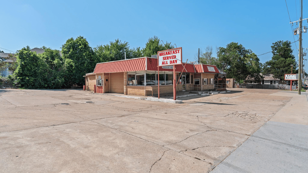 313 W Cameron Ave, Rockdale, Texas 76567