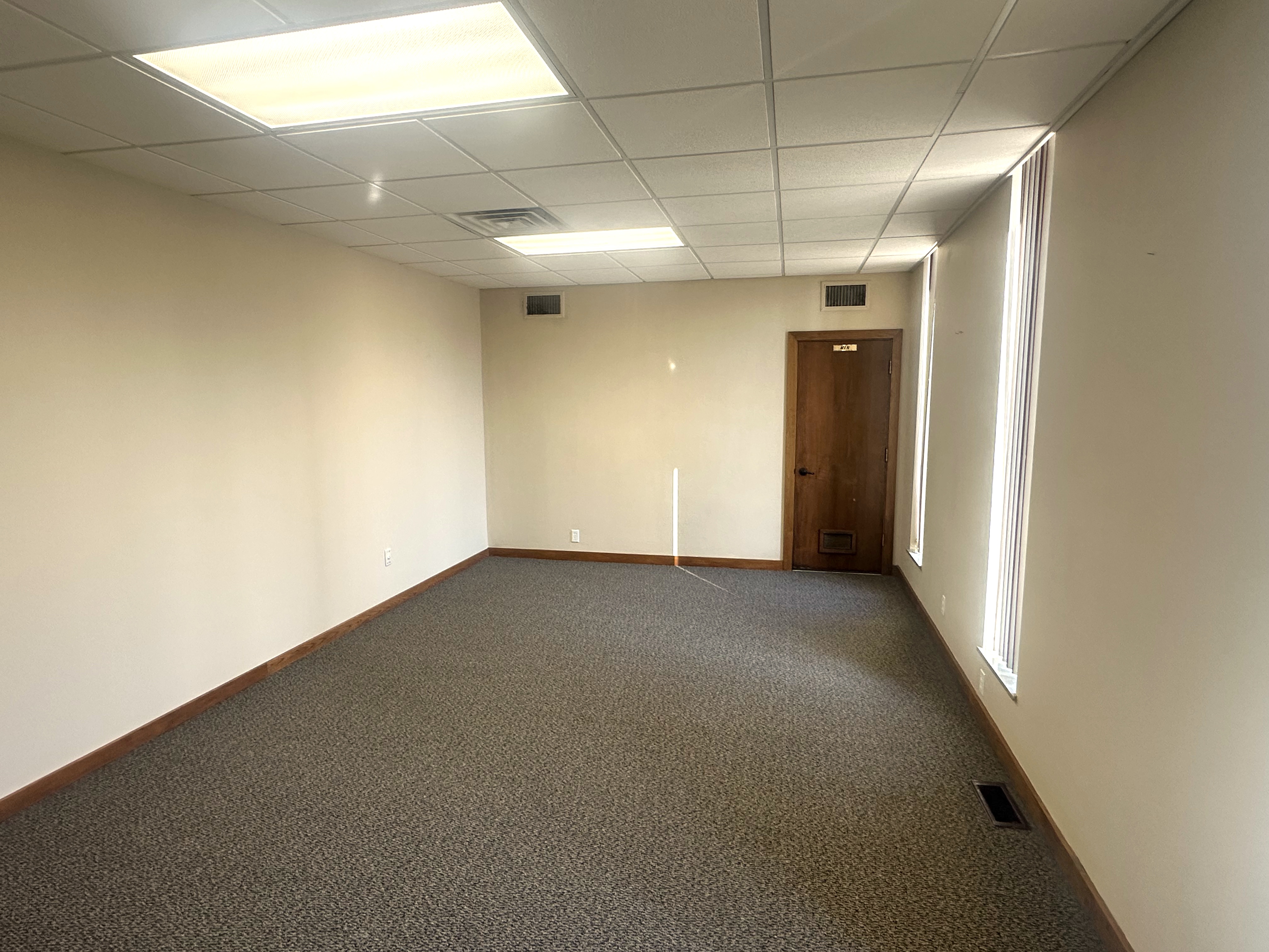 150 S Main Street: Suite B, 150 S Main St, Morton, IL 61550