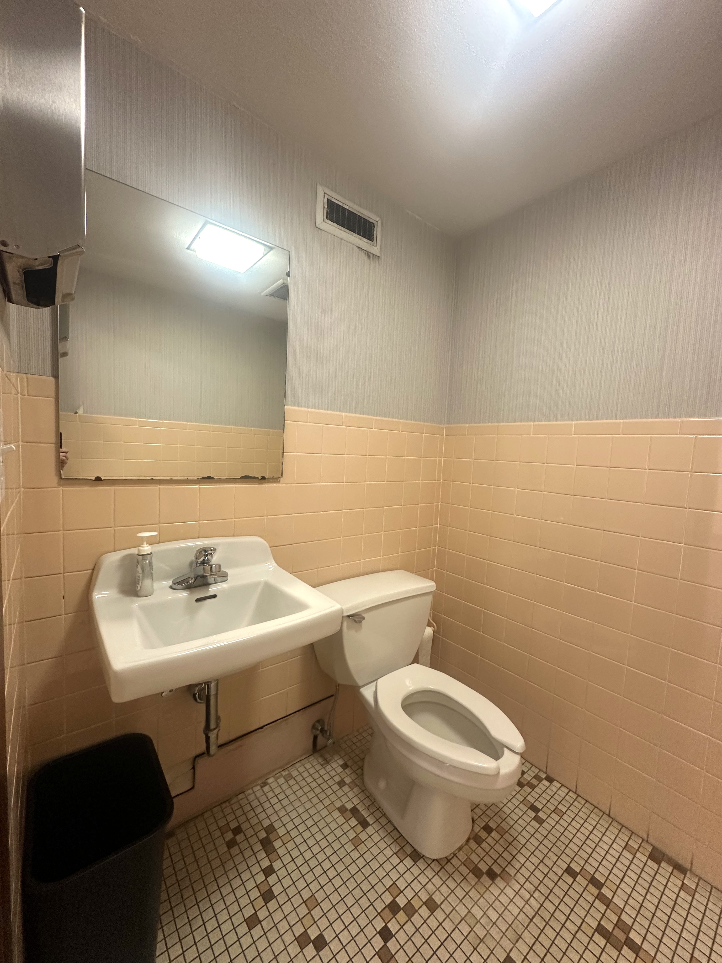 150 S Main Street: Suite B, 150 S Main St, Morton, IL 61550