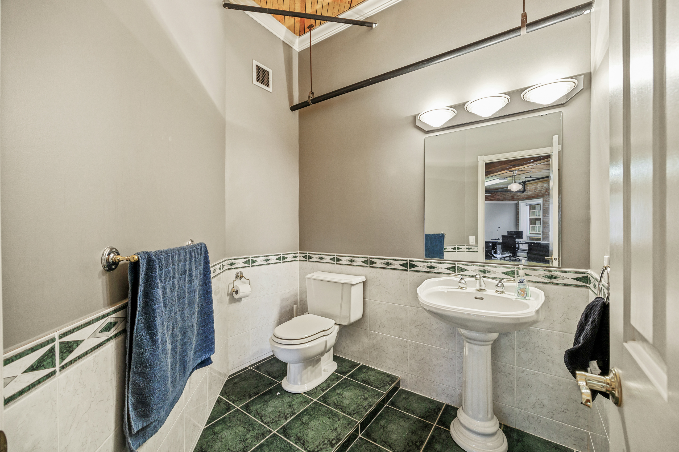 535 10 Avenue Southwest, Calgary, AB T2R 0A8, Canada