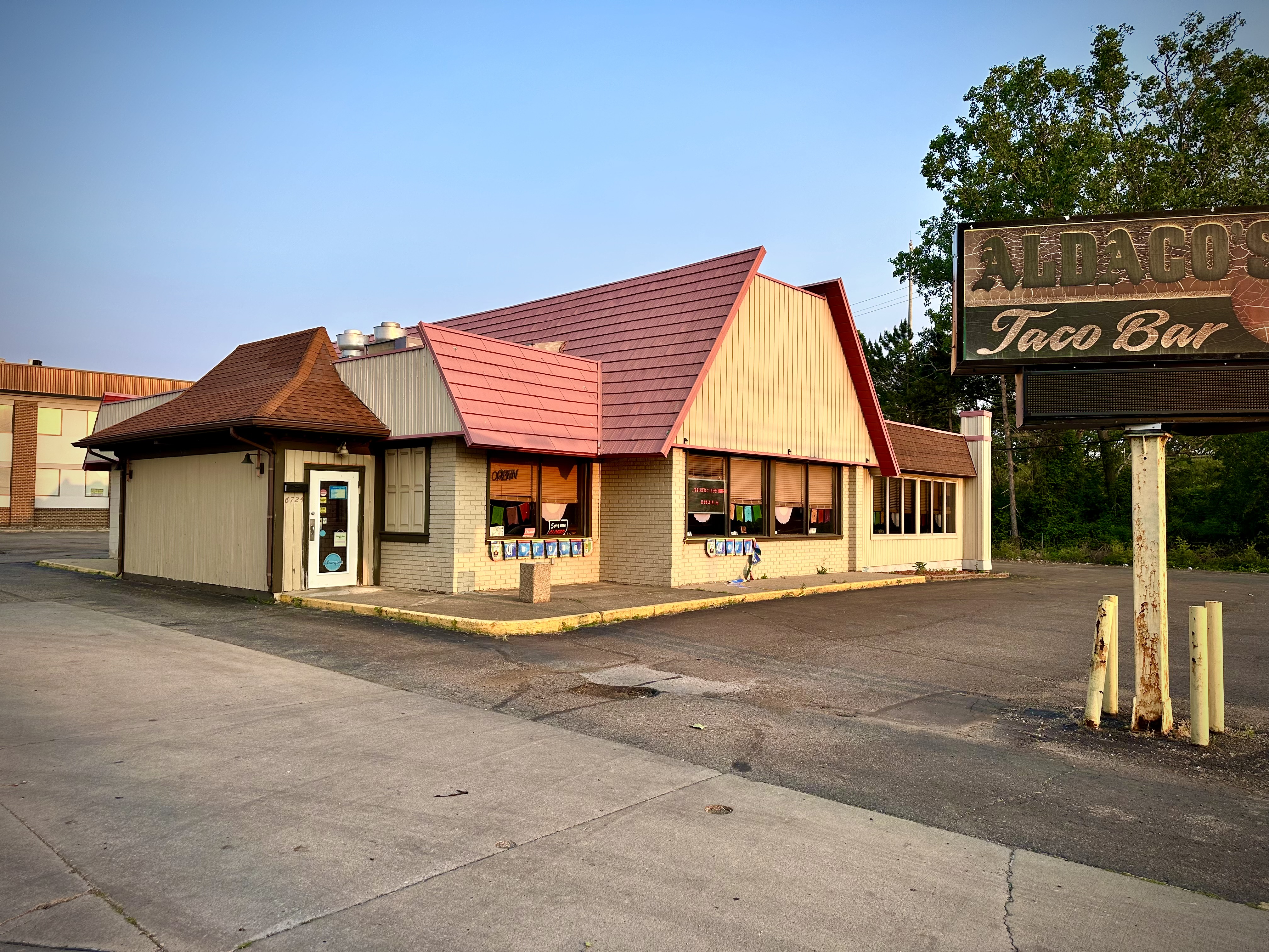 Retail Restaurant / Redevelopment Site in Lansing Near I-96, 6724 South Cedar Street, Lansing, MI 48911