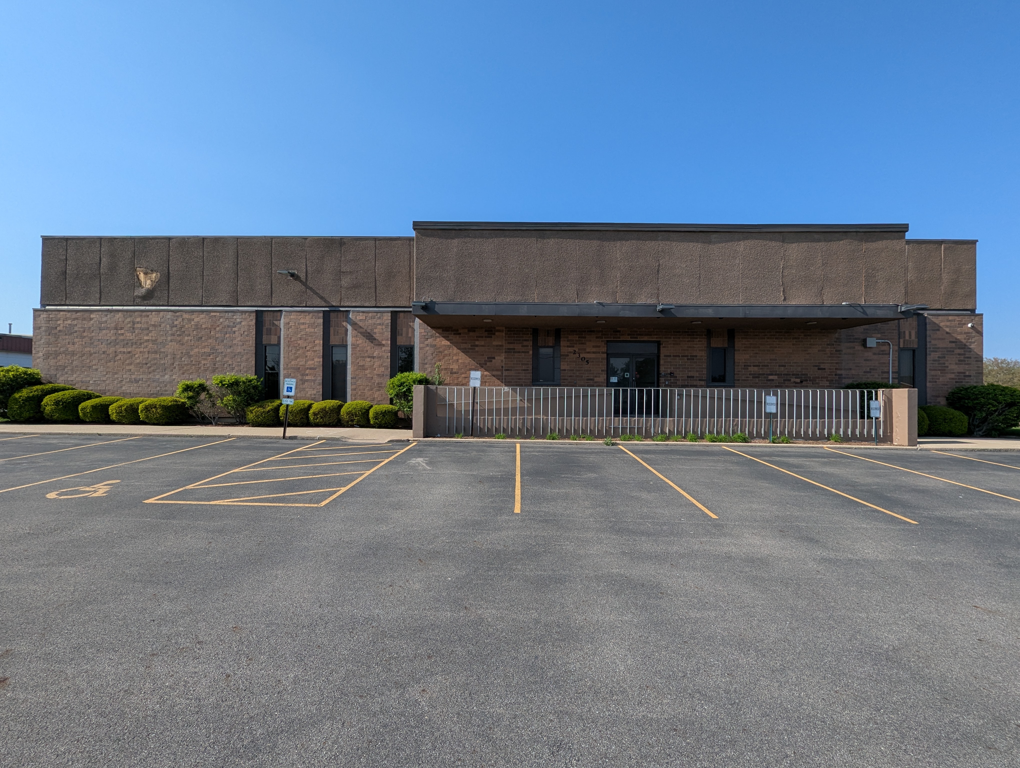 2305 W Altorfer Drive, 2305 W Altorfer Drive, Peoria, IL 61615