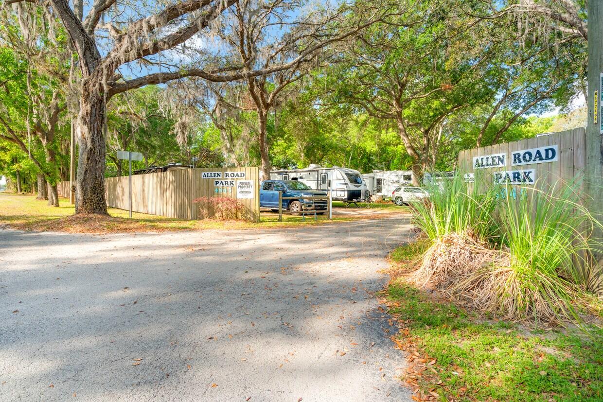 Rare 7.5 acre Multi-Use Investment Property, 4045-4049 Allen Road, Zephyrhills, FL 33541