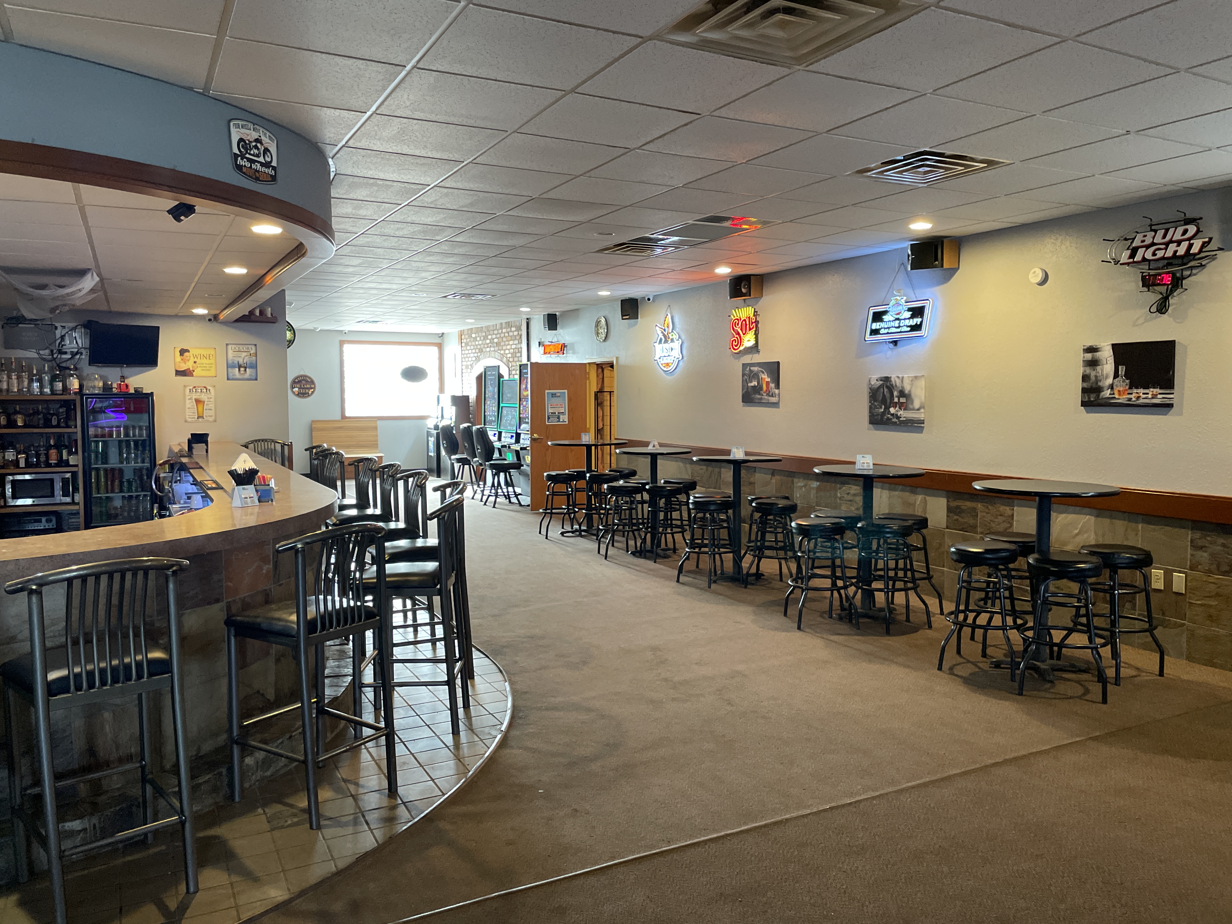 Mixed Use Commercial Building, 146 2nd Avenue Northeast, Valley City, ND 58072