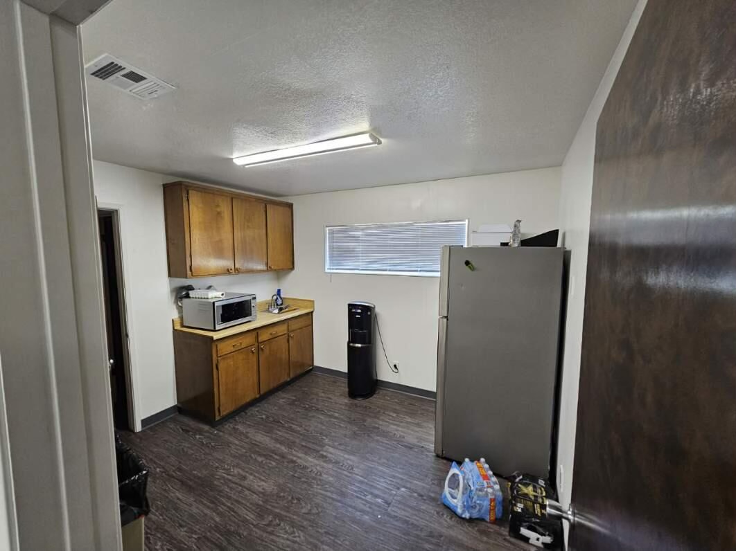 1036 West Clinton Avenue, Fresno, CA 93705