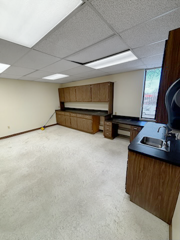 6789 Ridge Road, Parma, OH 44129