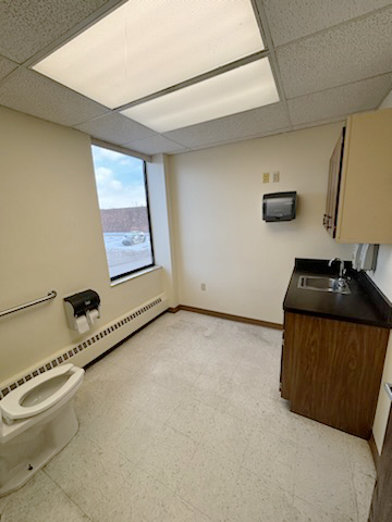 6789 Ridge Road, Parma, OH 44129