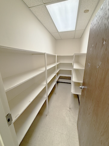 6789 Ridge Road, Parma, OH 44129