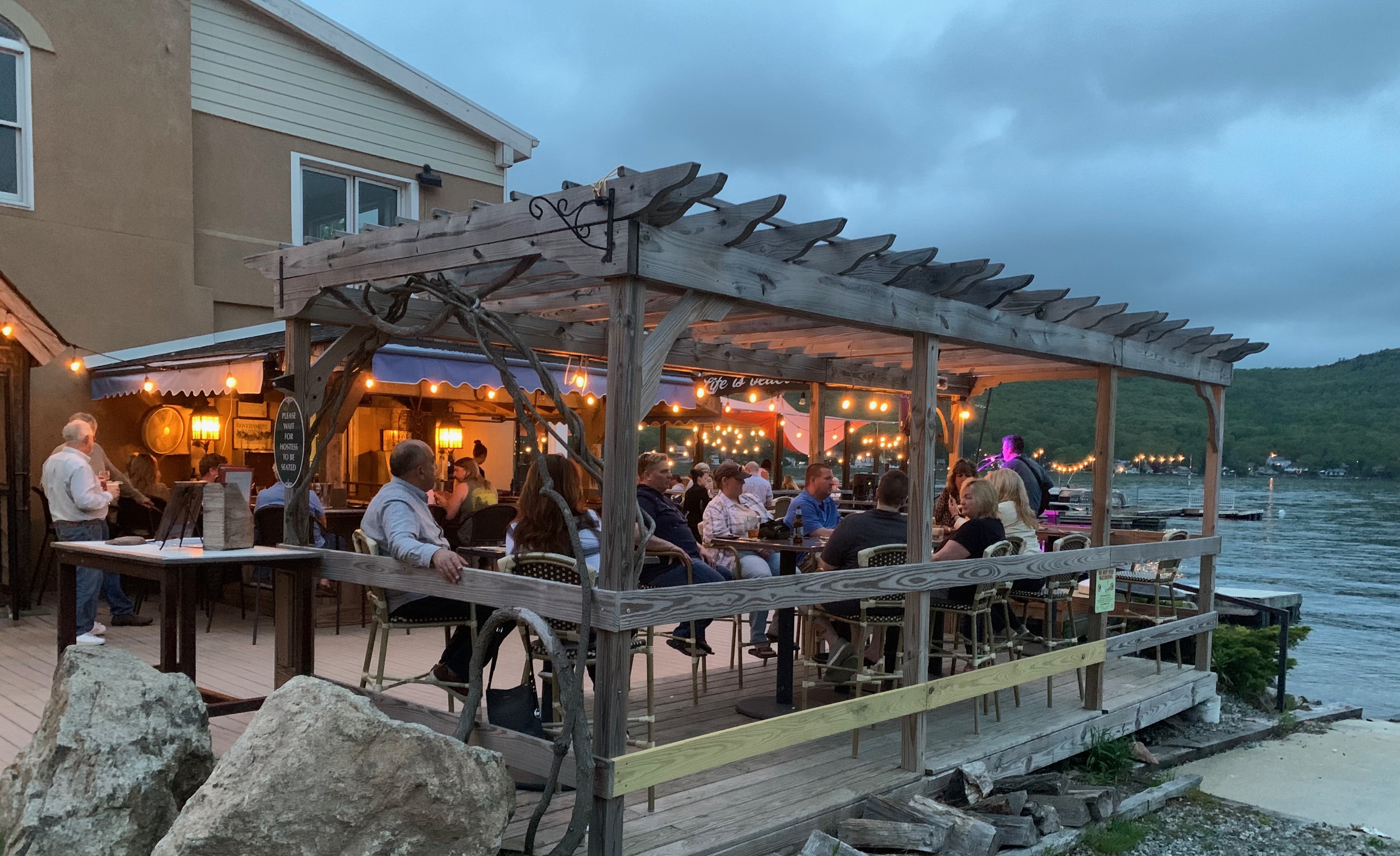 Lakefront Wedding and Banquet, Restaurant & Bar