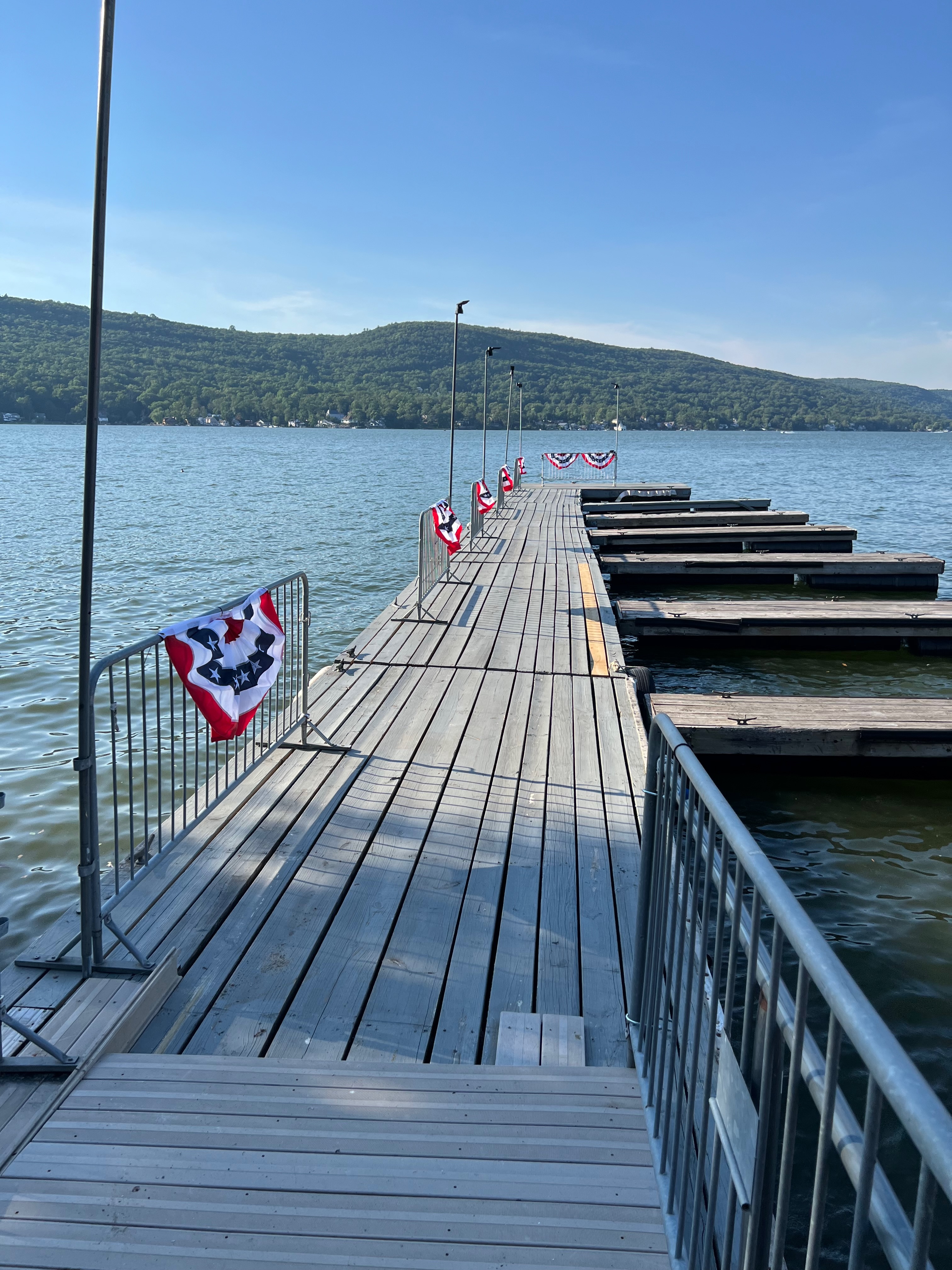 Lakefront Wedding and Banquet, Restaurant & Bar