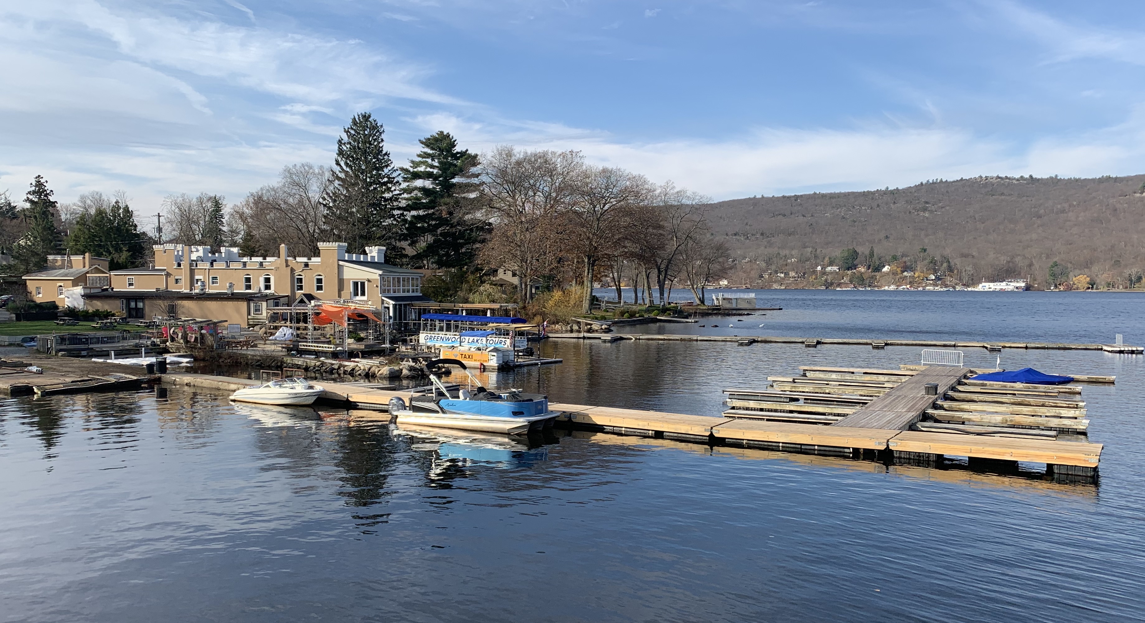 Lakefront Wedding and Banquet, Restaurant & Bar