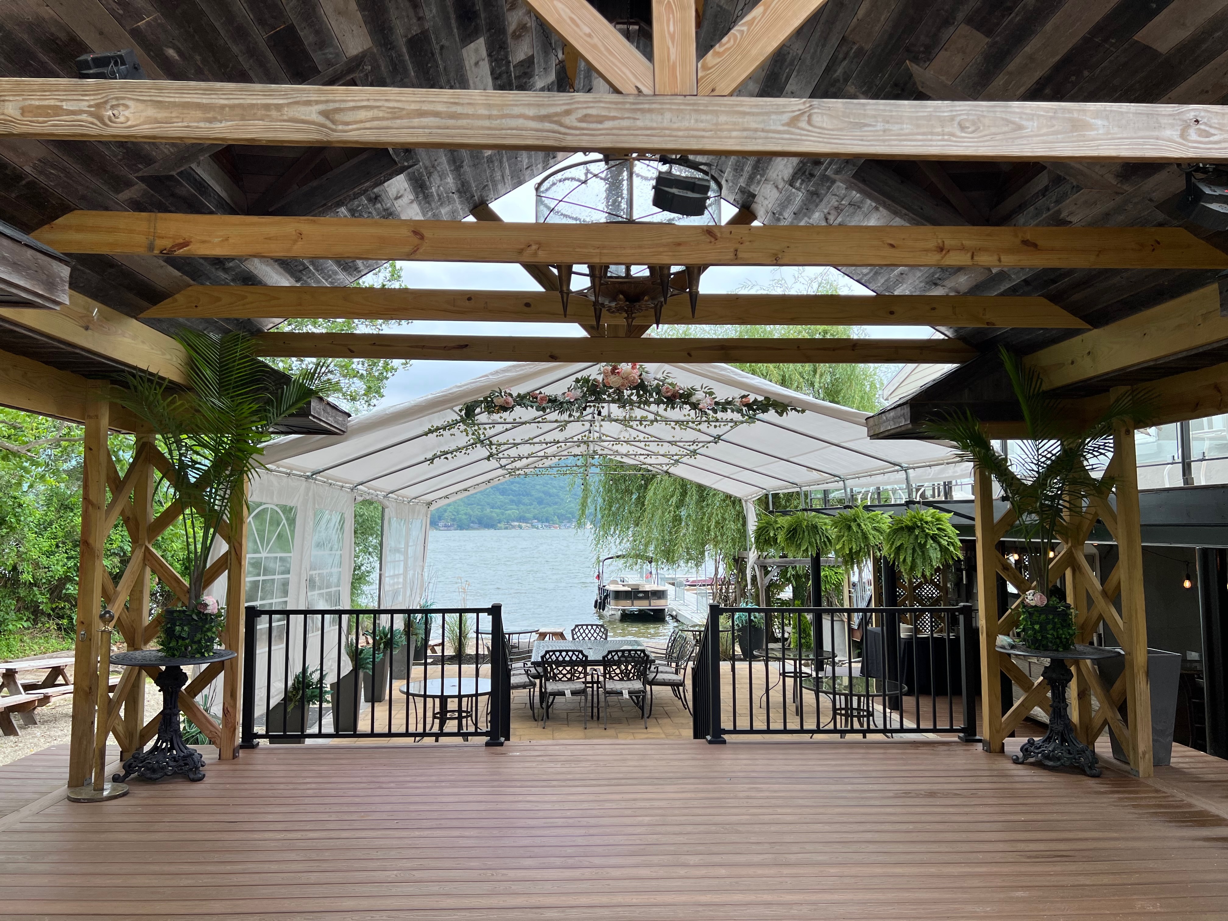 Lakefront Wedding and Banquet, Restaurant & Bar