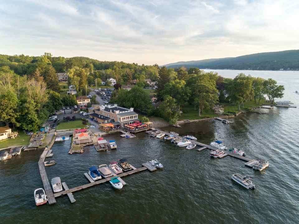 Lakefront Wedding and Banquet, Restaurant & Bar