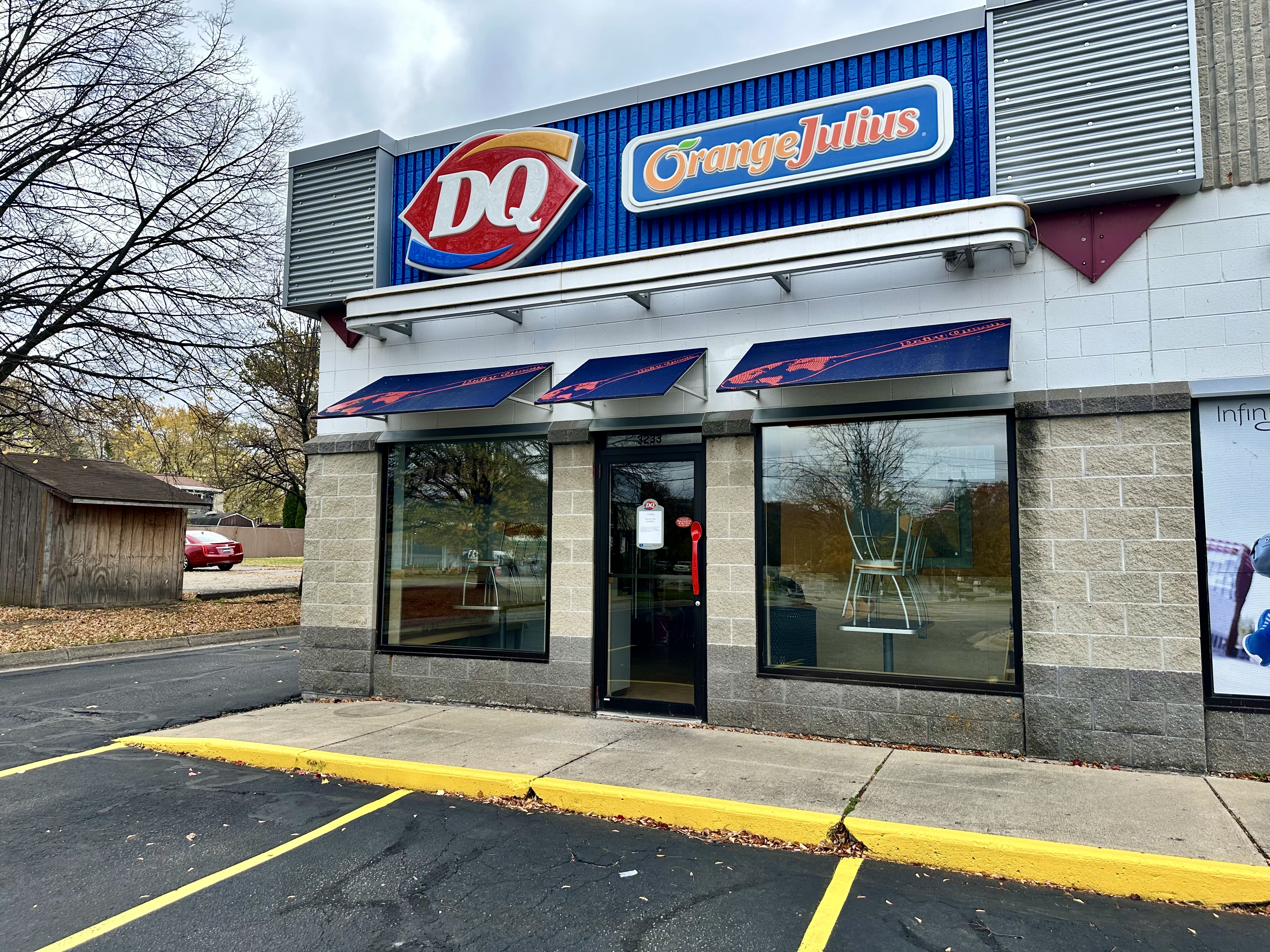Retail Drive Through on Saginaw Hwy Lansing, 3233 West Saginaw Street, Lansing, MI 48917