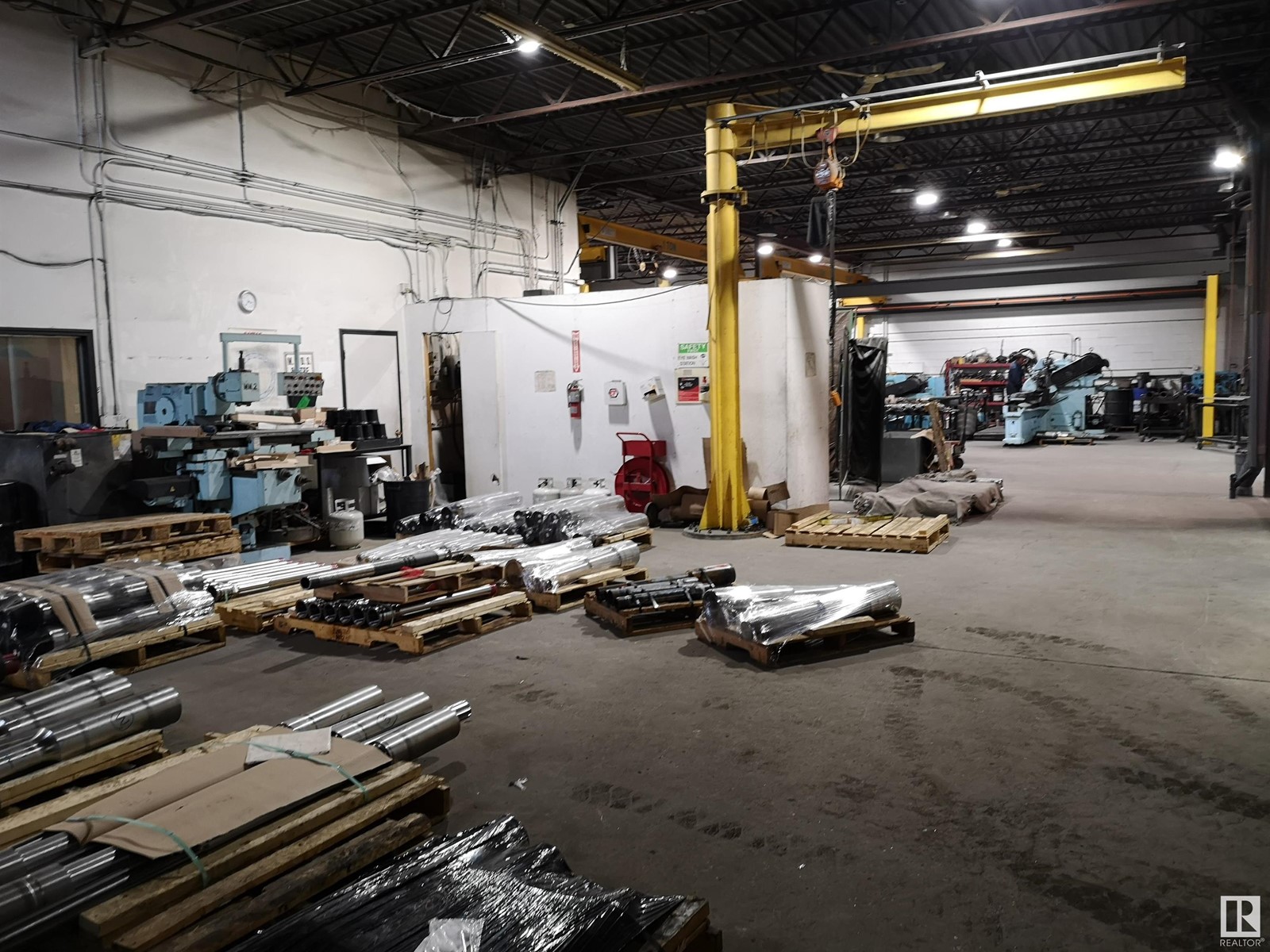 Weir Industrial: 4 Condo Bays, 4327 78 Avenue Northwest, Edmonton, AB T6B 2N3, Canada