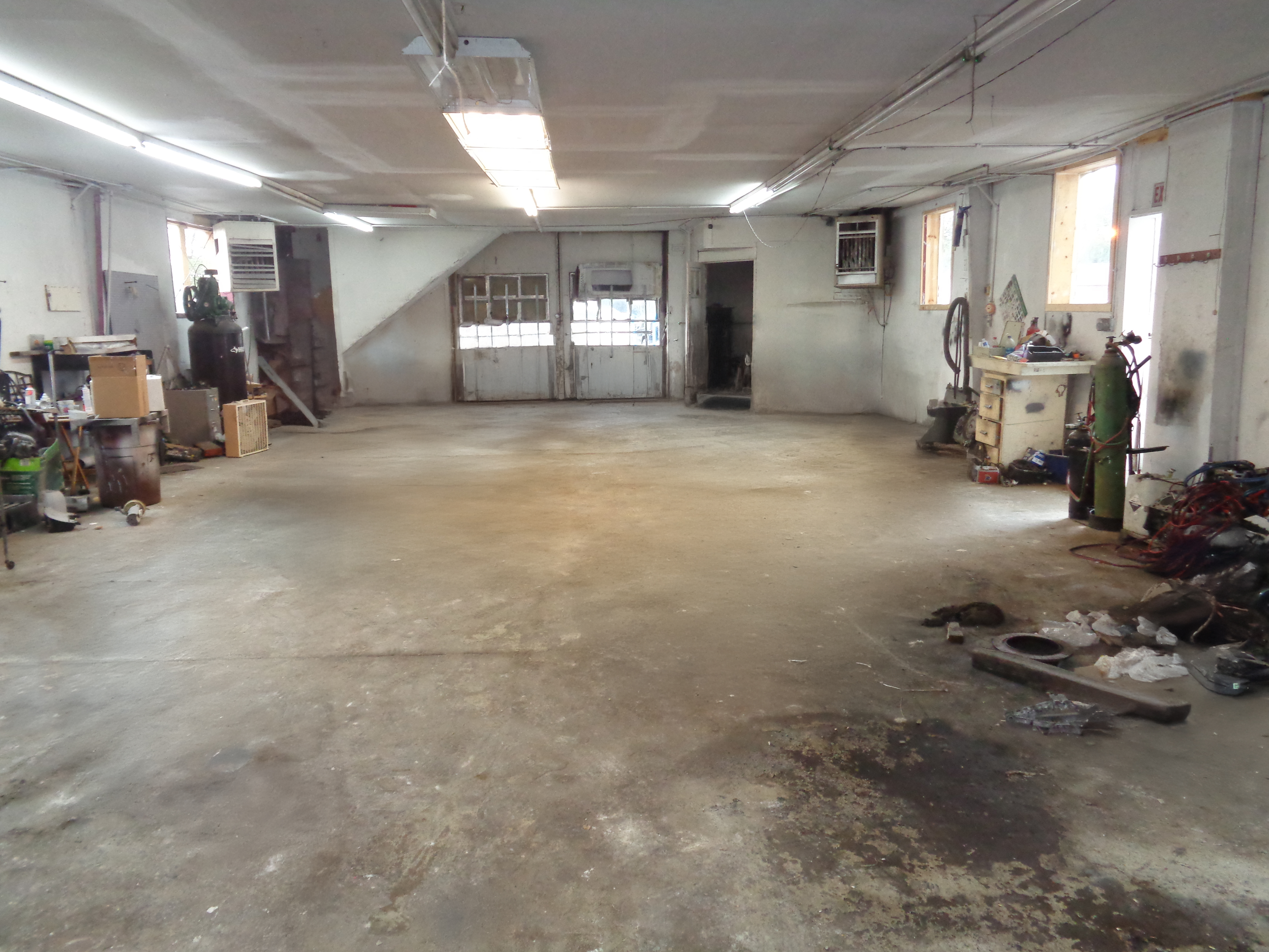 4305 NW Gateway Ave, 4305 Northwest Gateway Avenue, Riverside, MO 64150