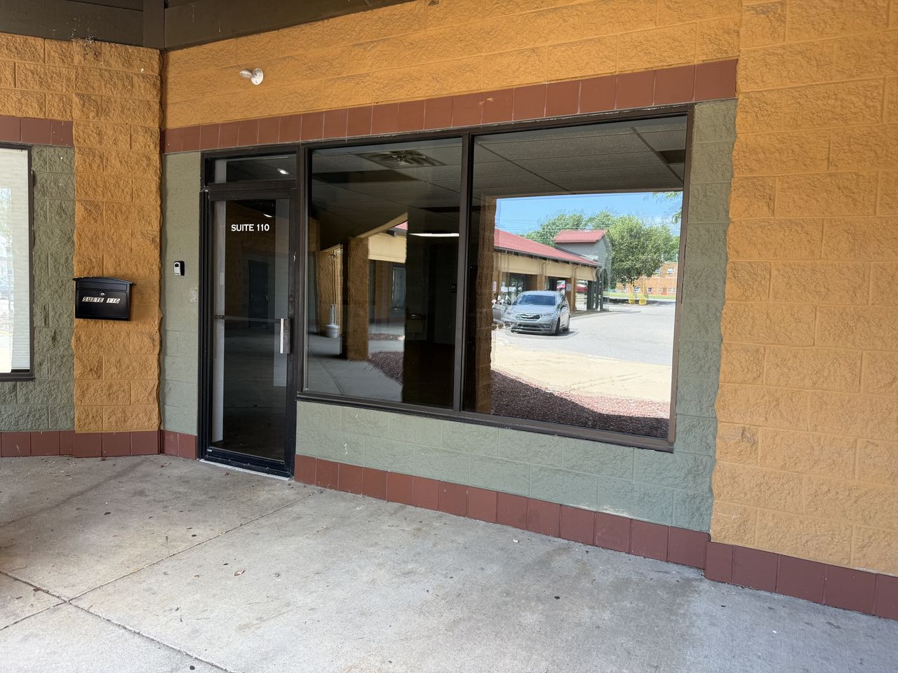 Everette Plaza Retail or Office Suites for Lease, 3500 South Cedar Street, Lansing, MI 48910