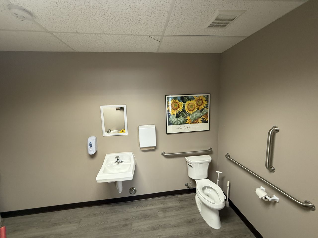 Everette Plaza Retail or Office Suites for Lease, 3500 South Cedar Street, Lansing, MI 48910