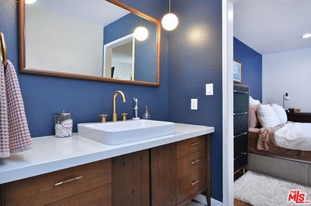 Charming 2bed  townhome property available for rent