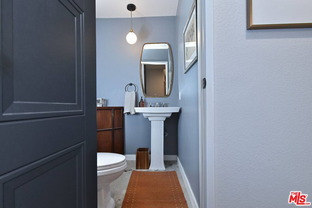 Charming 2bed townhome property available for rent, 15207 Magnolia Boulevard, Los Angeles, CA 91403