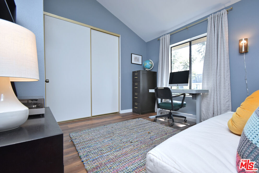 Charming 2bed townhome property available for rent, 15207 Magnolia Boulevard, Los Angeles, CA 91403
