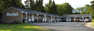 Hillcrest Motel & Cabins, E9454 Michigan 28, Munising, MI 49862