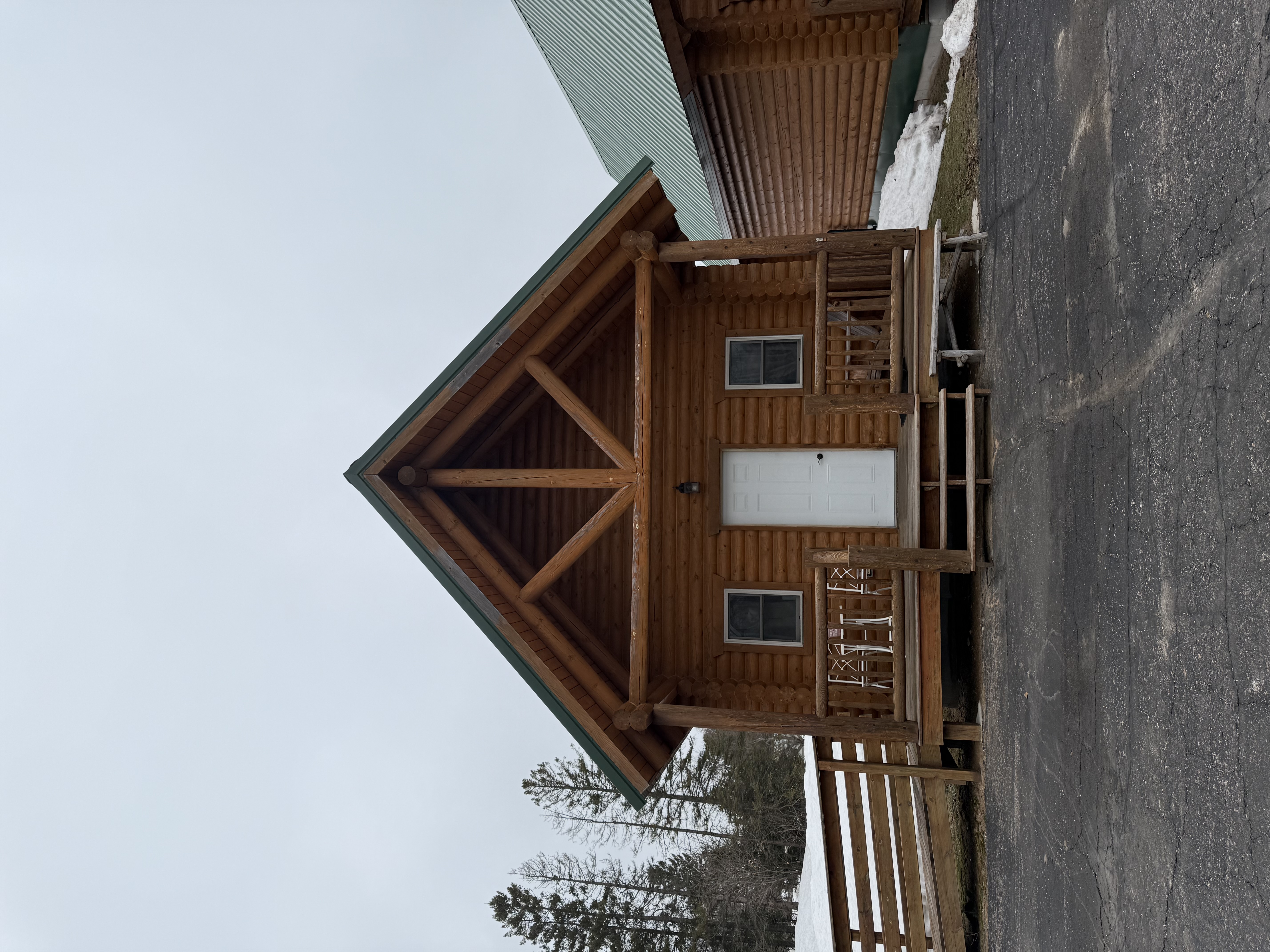 Hillcrest Motel & Cabins, E9454 Michigan 28, Munising, MI 49862