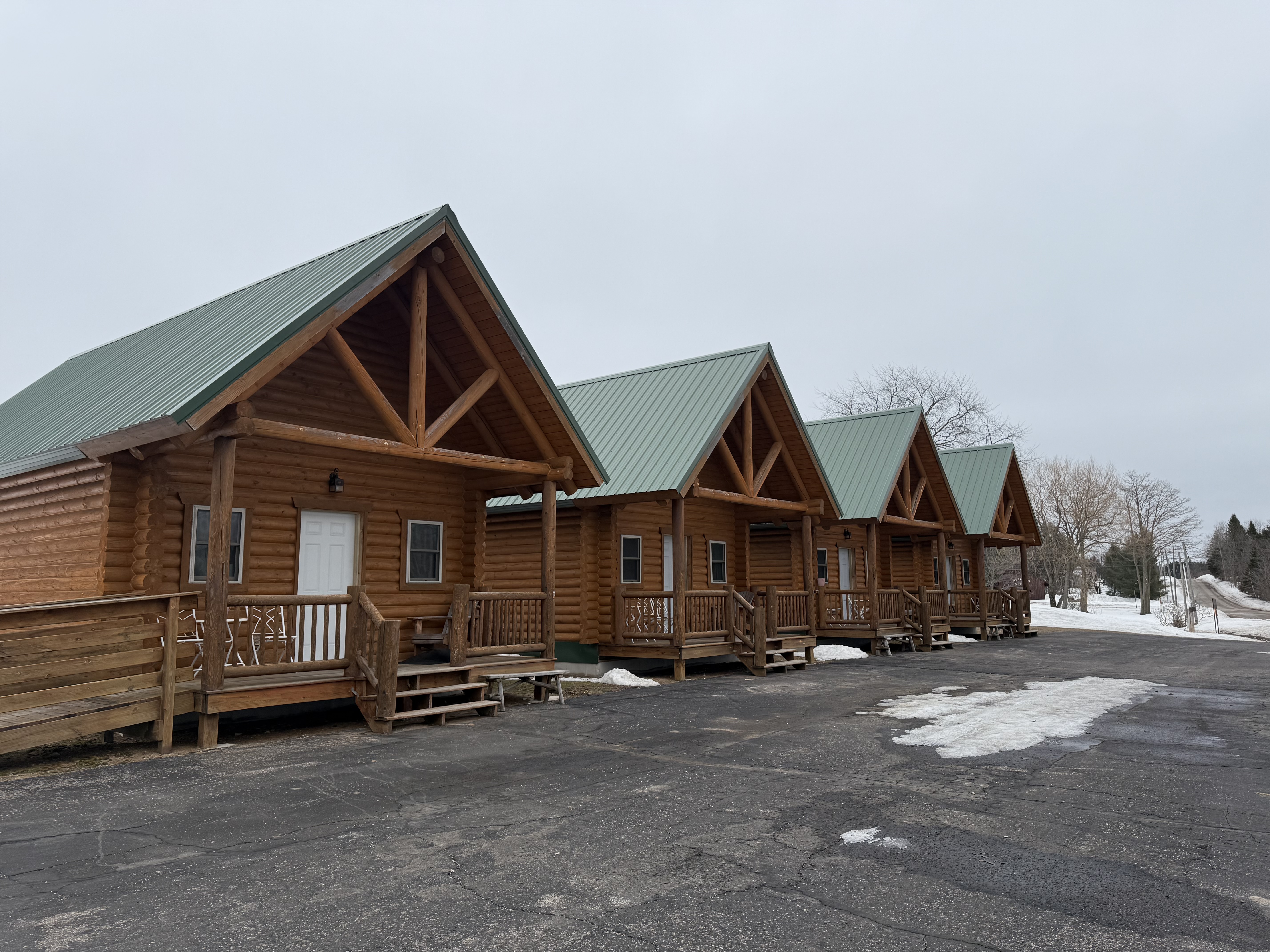 Hillcrest Motel & Cabins, E9454 Michigan 28, Munising, MI 49862