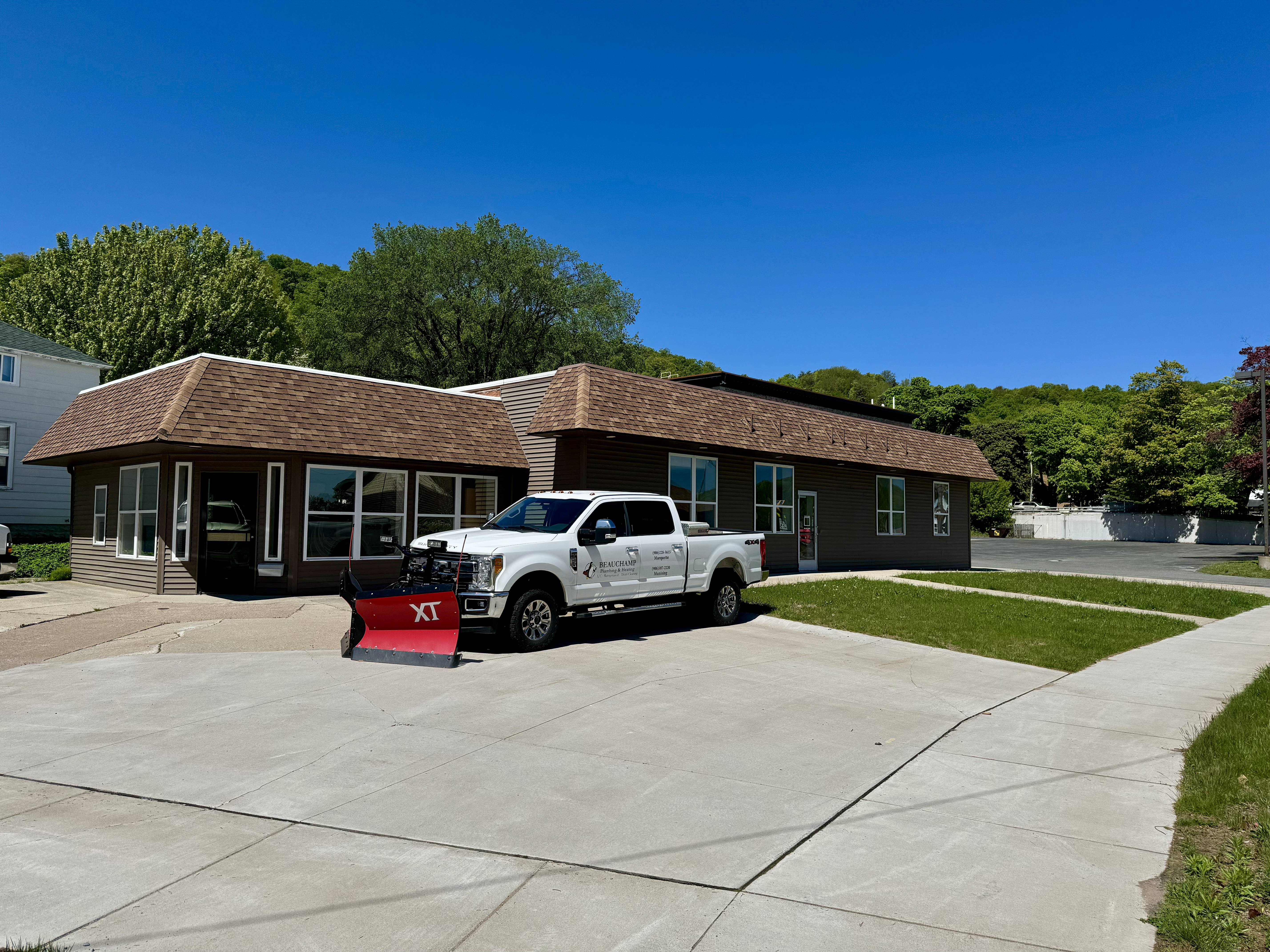 Commercial Building downtown Munising, 601 West Munising Avenue, Munising, MI 49862