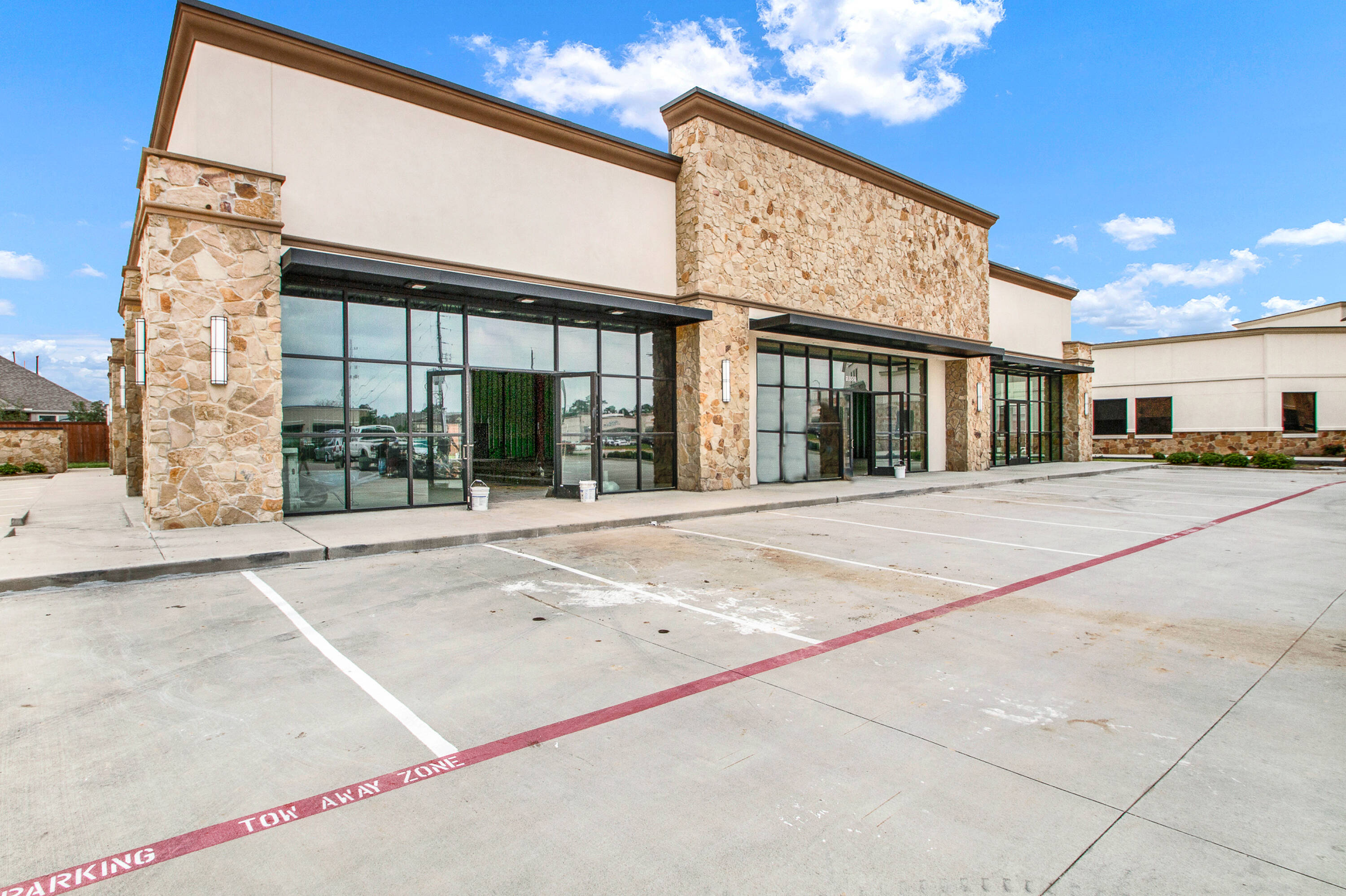 5,131 SF of Prime Retail Space Lease !, 18551 Champion Forest Drive, Spring, TX 77379