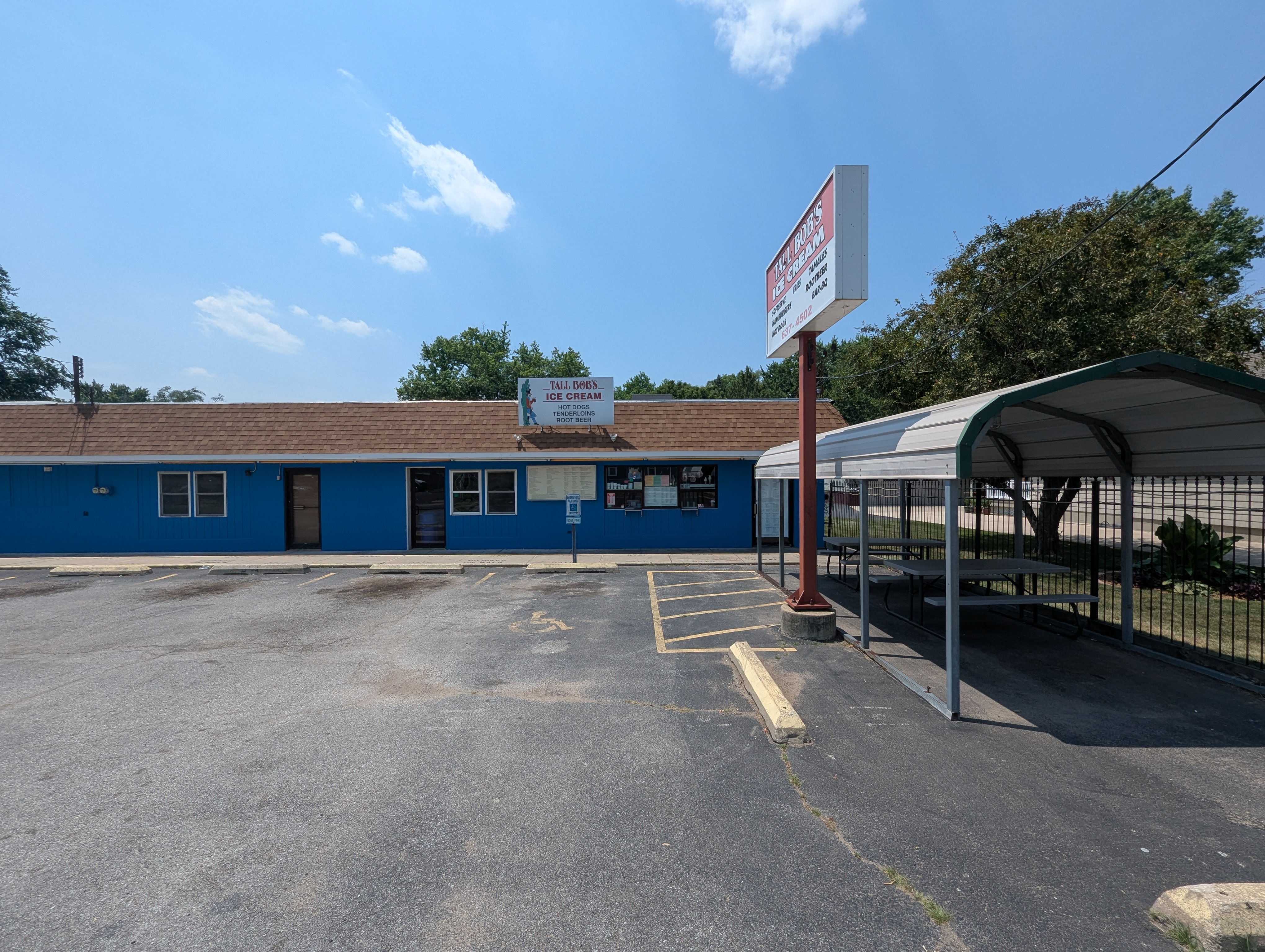 Retail/Warehouse Property & Business Sale | 7,400 SF, 1221 South Laramie Street, Peoria, IL 61605