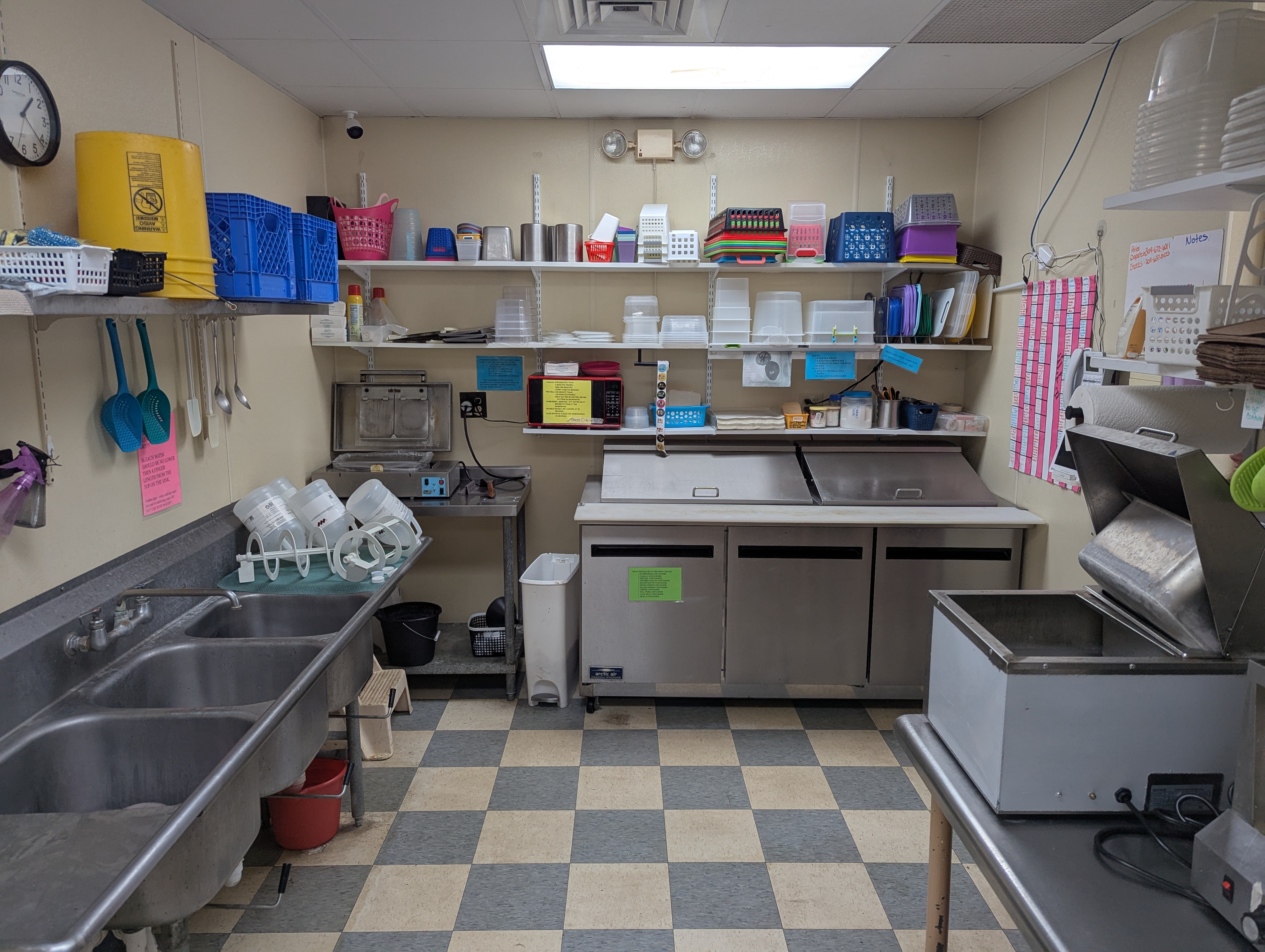 Retail/Warehouse Property & Business Sale | 7,400 SF, 1221 South Laramie Street, Peoria, IL 61605