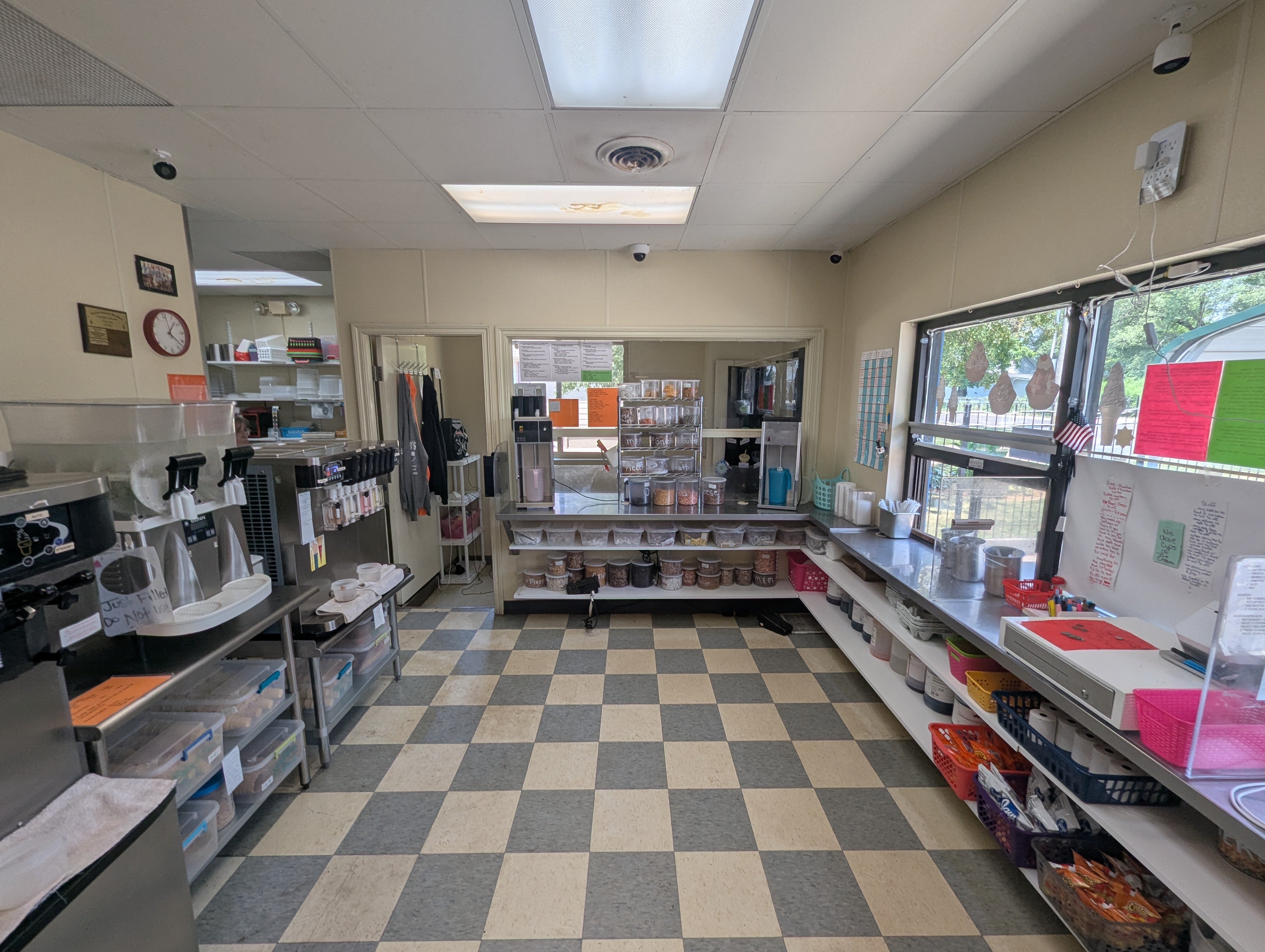 Retail/Warehouse Property & Business Sale | 7,400 SF, 1221 South Laramie Street, Peoria, IL 61605