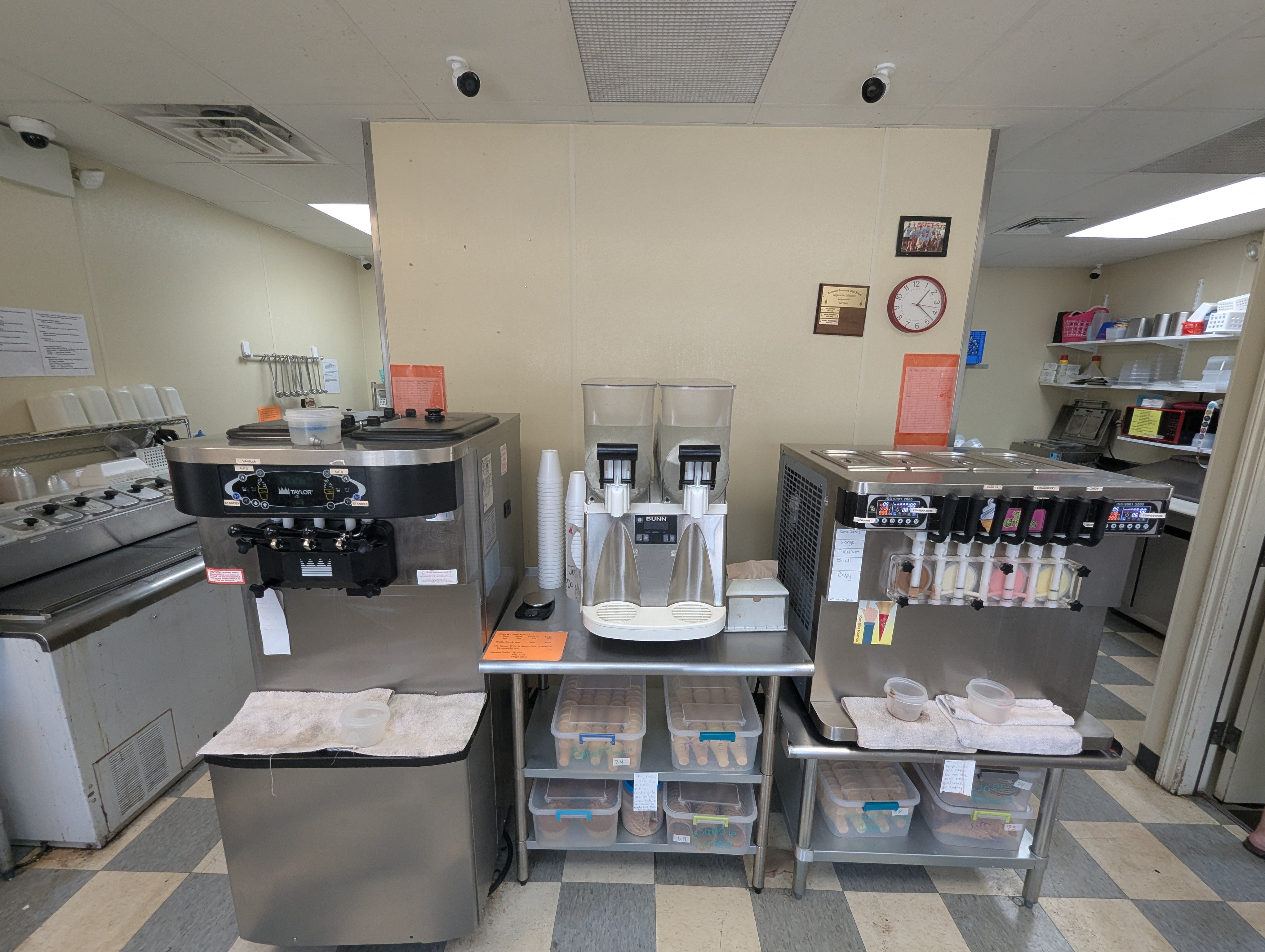Retail/Warehouse Property & Business Sale | 7,400 SF, 1221 South Laramie Street, Peoria, IL 61605