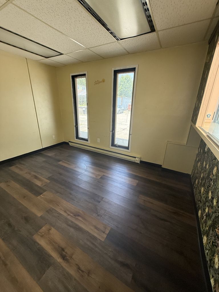 Turnkey Salon/Office Space for Lease, 3220 South Pennsylvania Avenue, Lansing, MI 48910