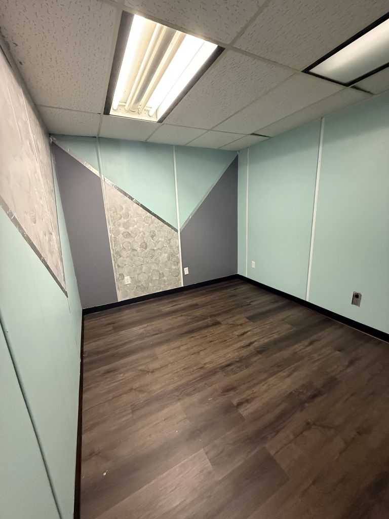 Turnkey Salon/Office Space for Lease, 3220 South Pennsylvania Avenue, Lansing, MI 48910