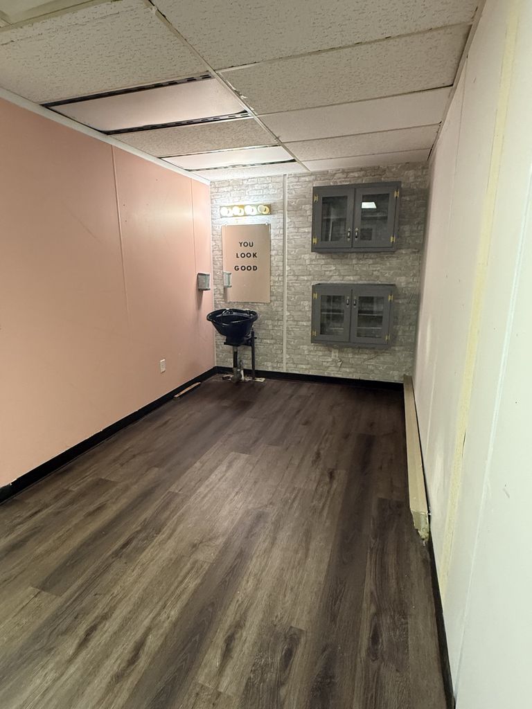 Turnkey Salon/Office Space for Lease, 3220 South Pennsylvania Avenue, Lansing, MI 48910
