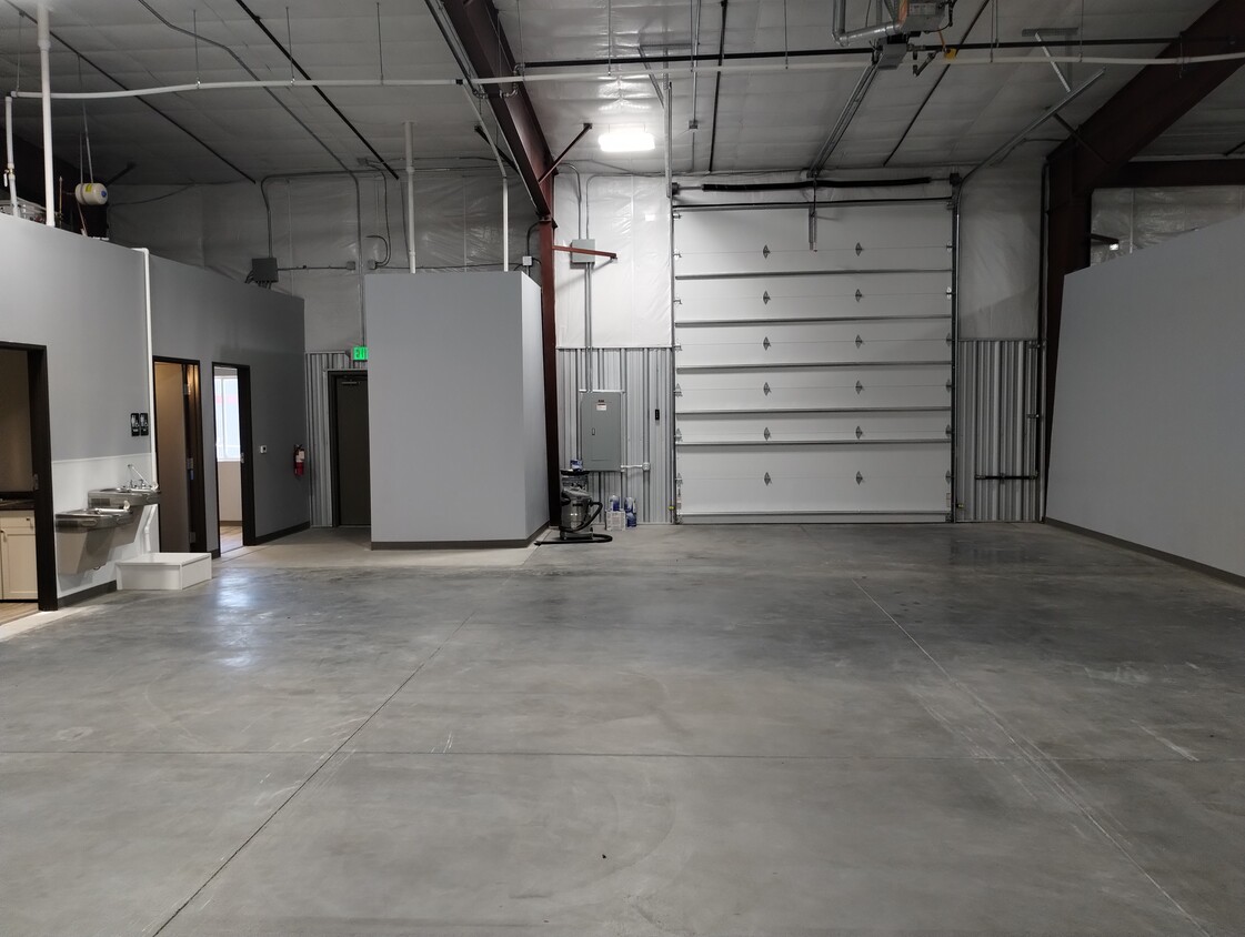 Industrial Warehouse Space, 1670 Paonia Street, Colorado Springs, CO 80915