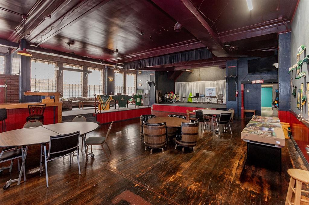 Historic Mixed-Use Commercial Building | Former Salvation Army Citadel | 219 North 2nd Avenue West | Newton, IA, 219 North 2nd Avenue West, Newton, IA 50208